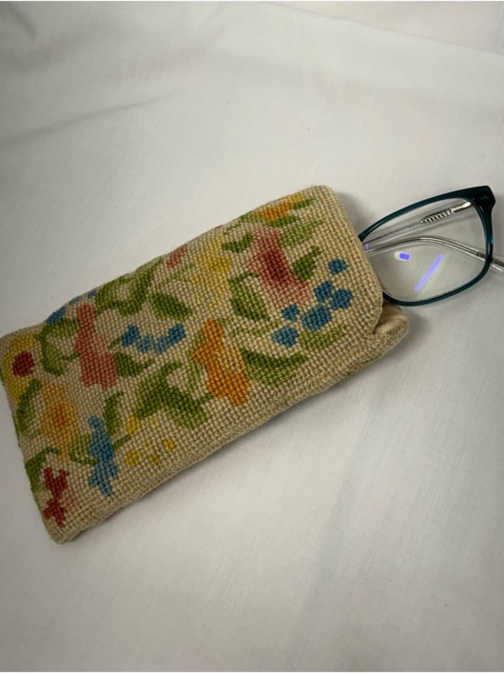Vintage Floral Needlepoint Glasses Case in Beige, Green, Blue, Yellow, Pink - Picture 6 of 6